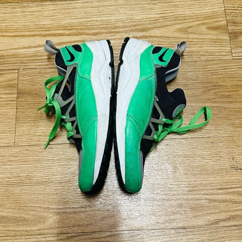 NIKE Air Green Sneakers